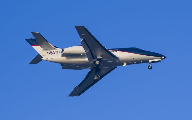 Dassault Falcon 10 (N600TW) - Rwy 02L arrival @KDPA.