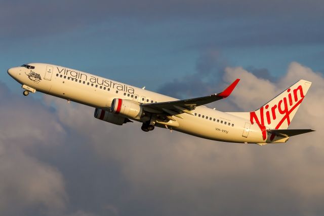 Boeing 737-800 (VH-YFU)