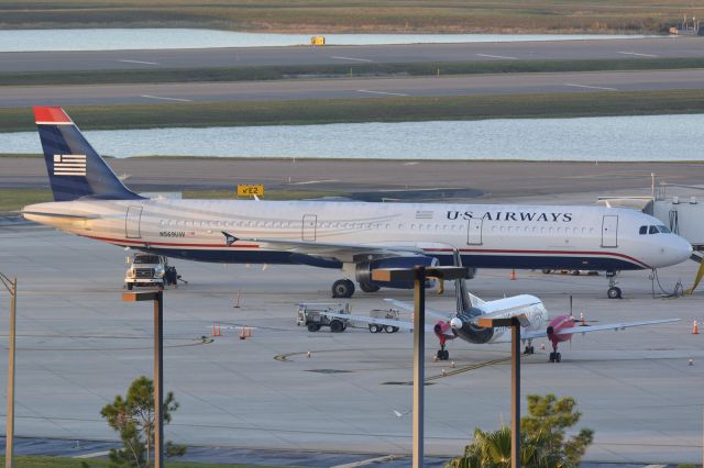 Airbus A321 (N569UW)
