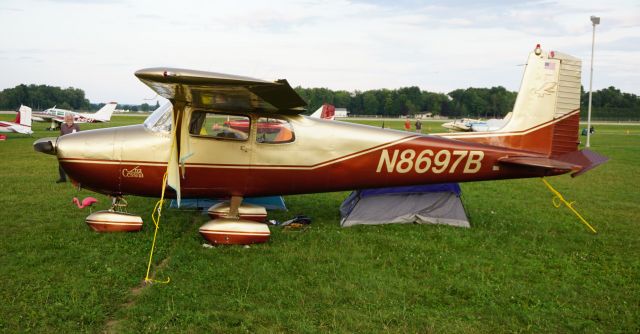 Cessna Skyhawk (N8697B) - Oshkosh 2018