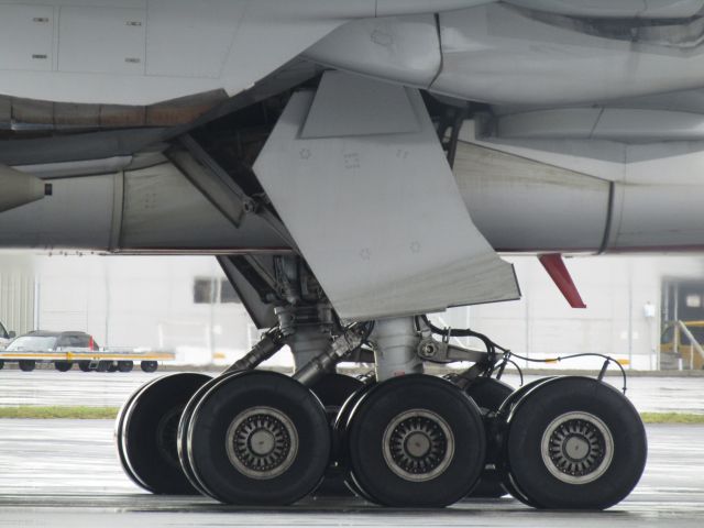 BOEING 777-300ER (A6-EBQ)