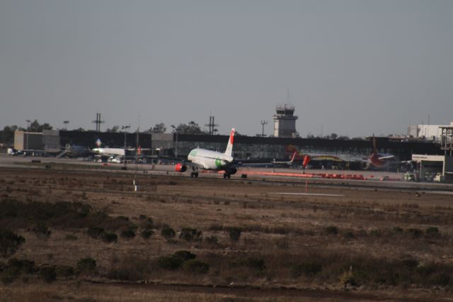 Airbus A320 (XA-VAW) - FINAL APPROACH 27 MMTJ