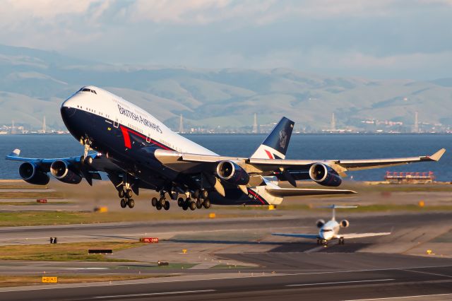 Boeing 747-400 (G-BNLY)