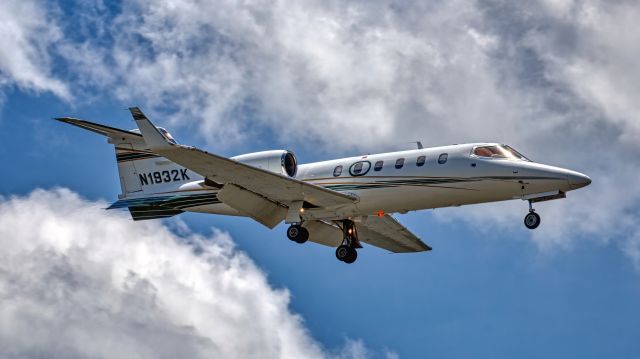 Learjet 31 (N1932K)