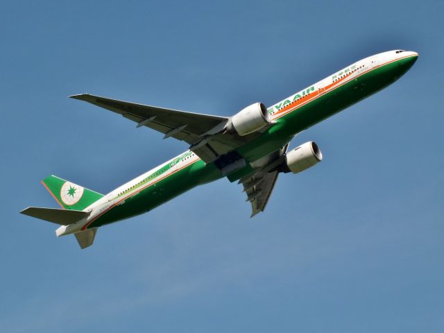 BOEING 777-300ER (B-16702)