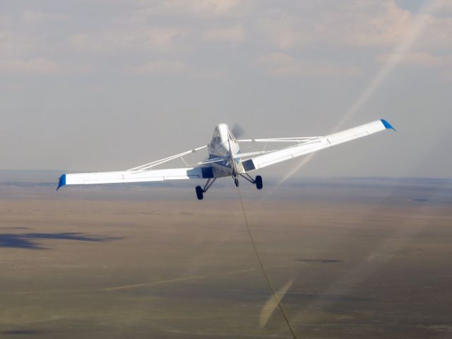 Piper PA-24 Comanche (N9609P) - Glider towing.