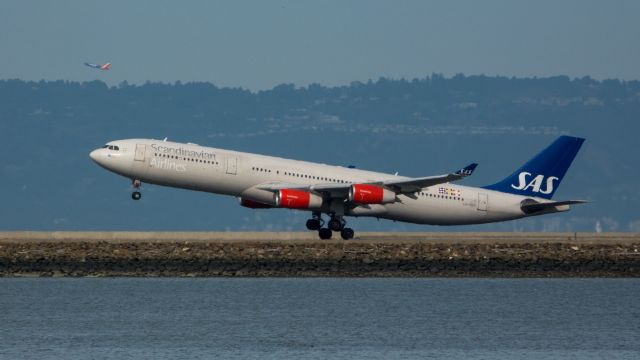 Airbus A340-300 (LN-RKP)