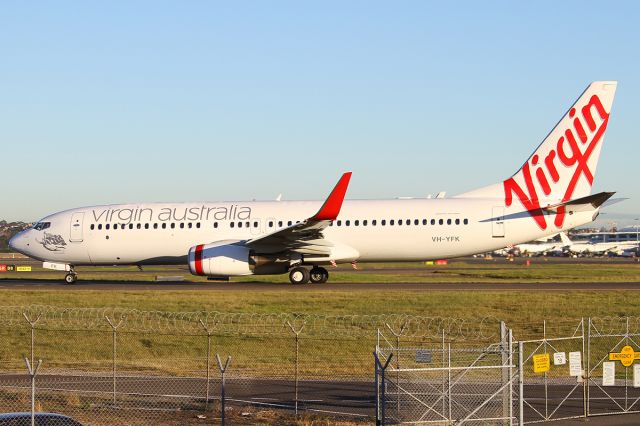 Boeing 737-800 (VH-YFK)