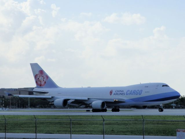 Boeing 747-400 (B-18712)