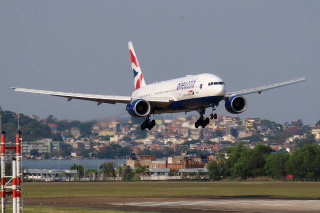 Boeing 777-200 (G-YMMT)