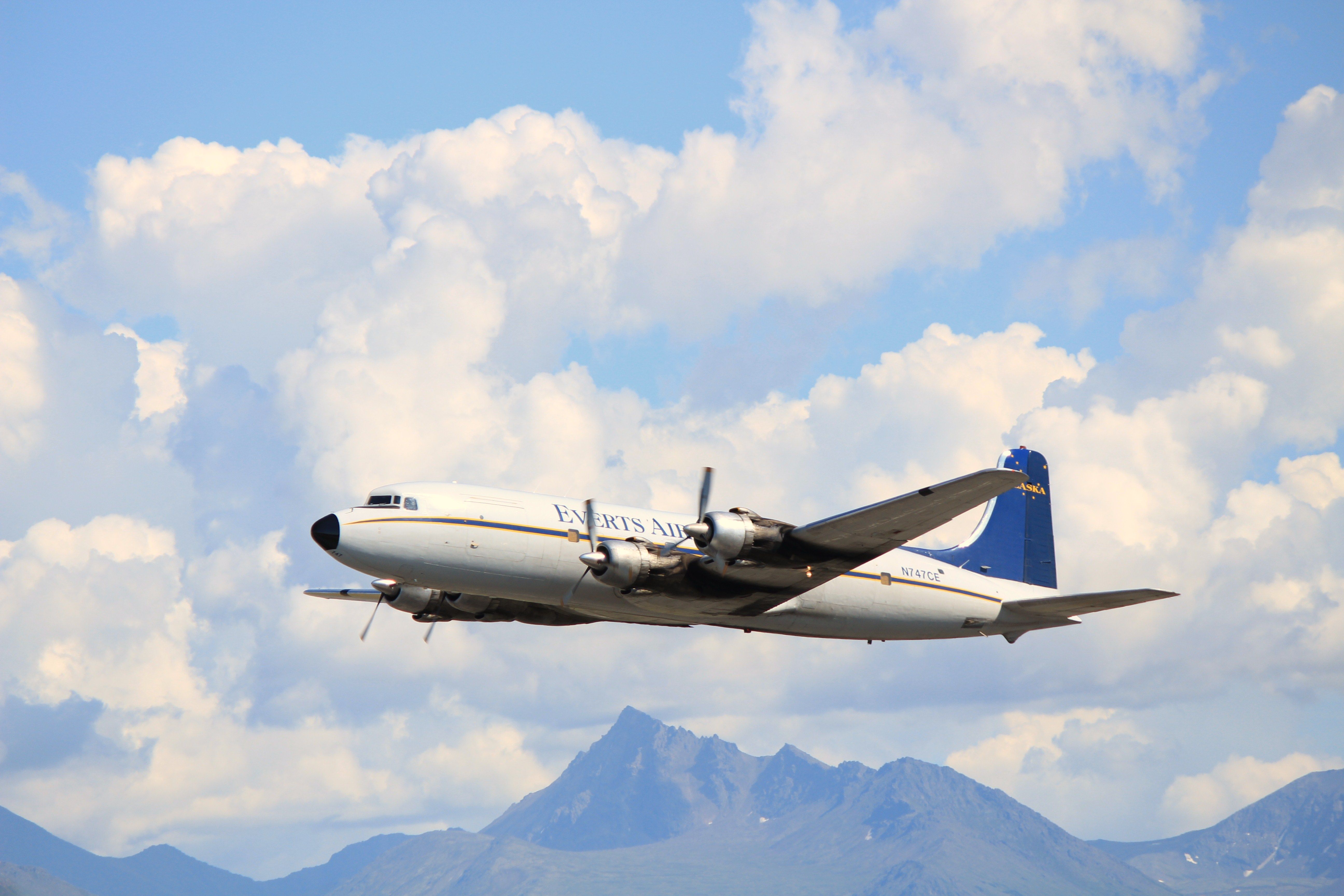 Douglas DC-6 (N747CE)