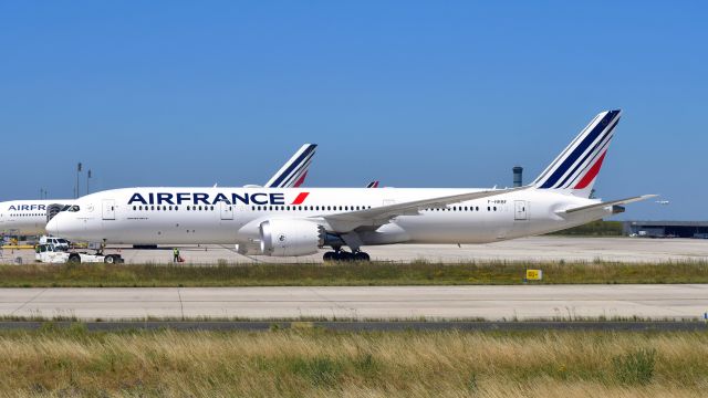 Boeing 787-9 Dreamliner (F-HRBF) - Air France Boeing 787-9 Dreamliner F-HRBF in Paris CDG 