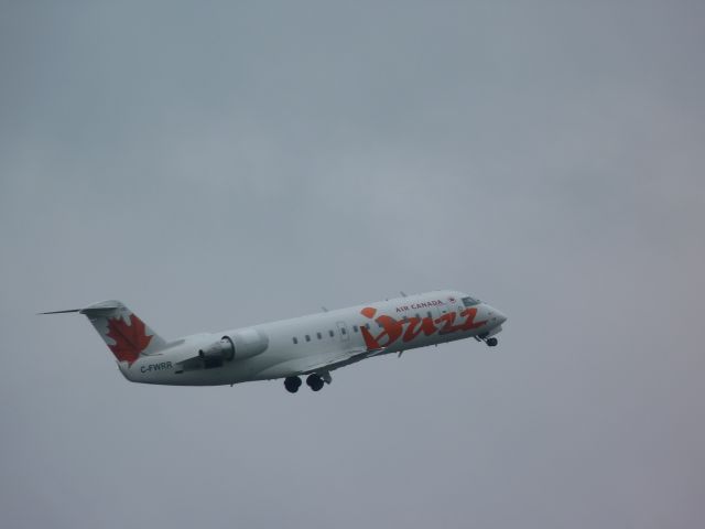 Canadair Regional Jet CRJ-200 (C-FWRR) - gear up !!