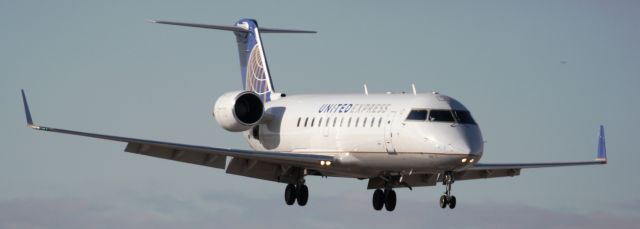 Canadair Regional Jet CRJ-200 (N970SW) - Landing on 35L.