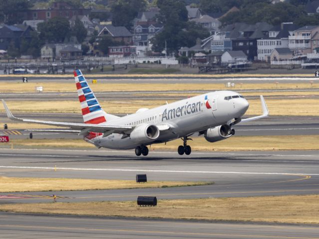 Boeing 737-800 (N301NW) - Take off 22R just after rotation. Canon 600mm lens. 08-AUG-2022.