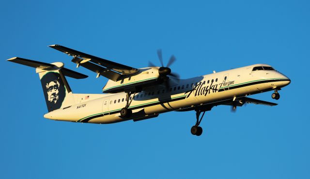 de Havilland Dash 8-400 (N417QX)