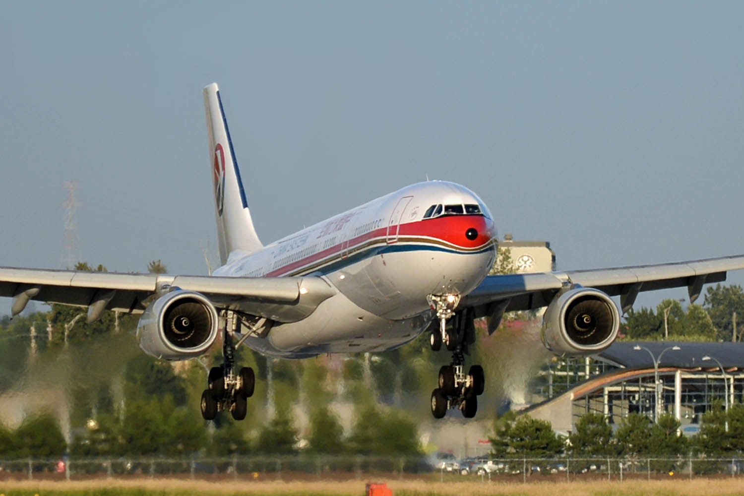 Airbus A330-200 (B-5942)