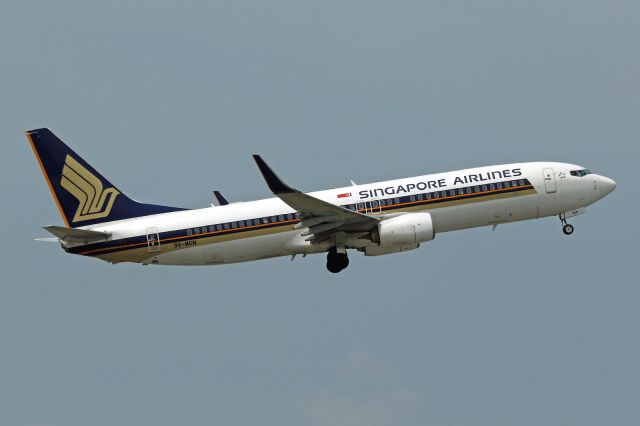 Boeing 737-800 (9V-MGN)