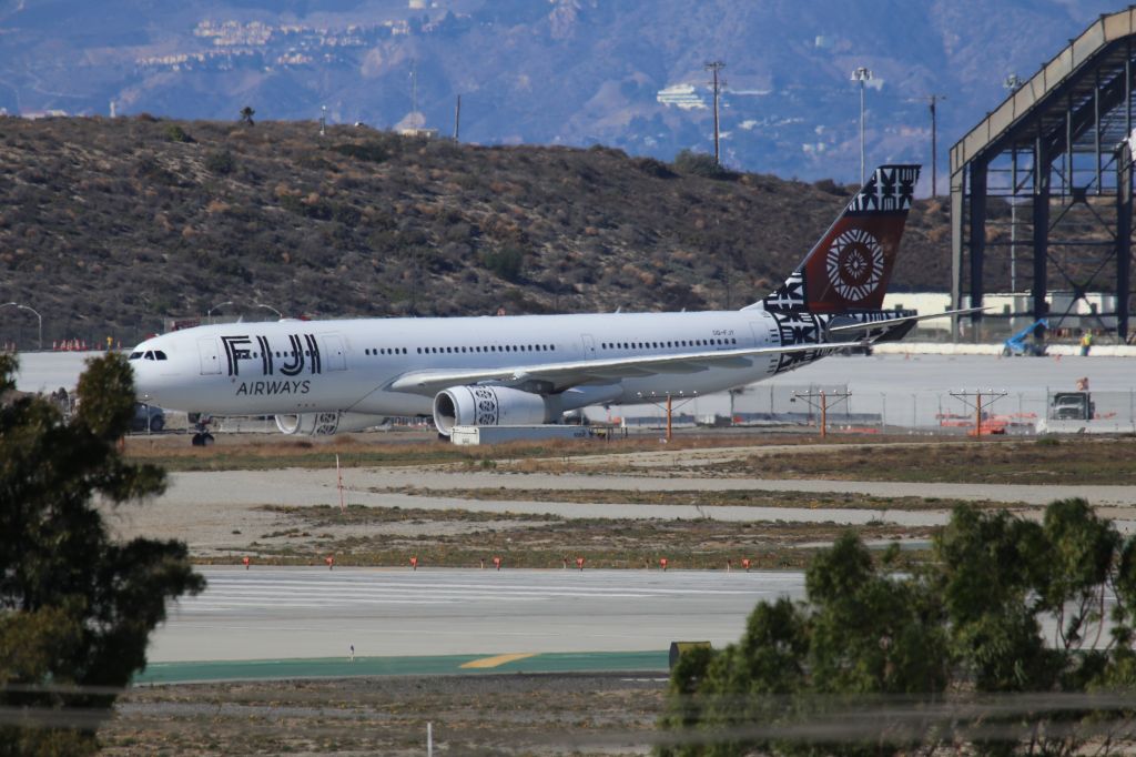 Airbus A330-200 (DQ-FJT)