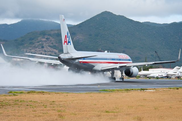 Boeing 757-200 (N614AA)