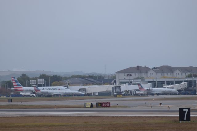 Embraer ERJ-145 (N621AE)