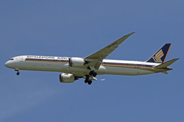 BOEING 787-10 Dreamliner (9V-SCA)