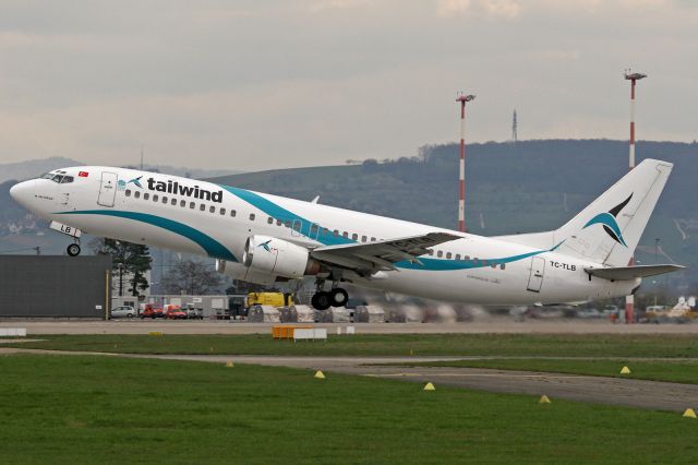 BOEING 737-400 (TC-TLB)