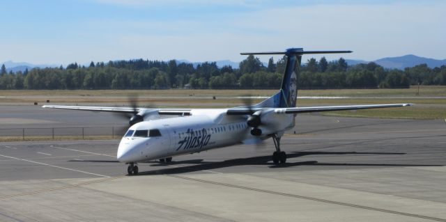 de Havilland Dash 8-400 — - Pushing back at Eugene Oregon. Tail number unknown.