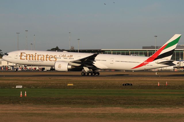 BOEING 777-300ER (A6-EBW)