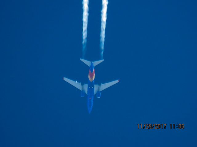 Boeing 737-700 (N7884G)