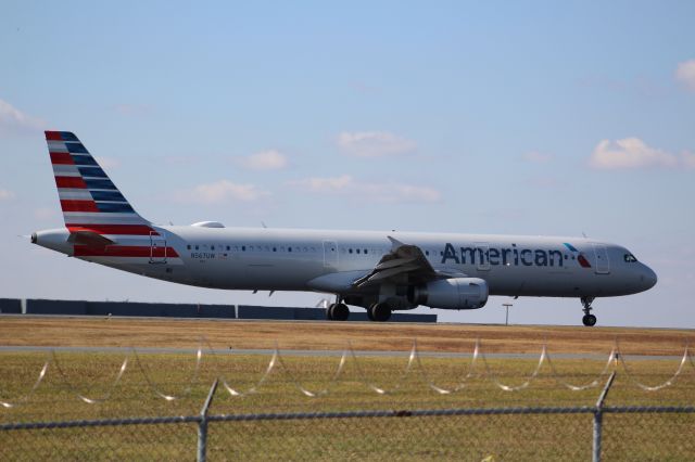 Airbus A321 (N567UW)