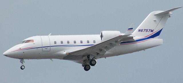 Canadair Challenger (N6757M)