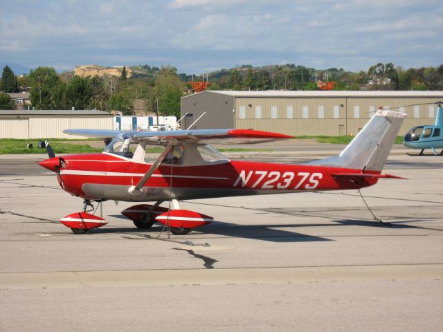 Cessna Commuter (N7237S) - Parked at Fullerton