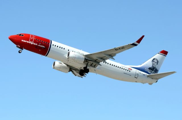 Boeing 737-800 (EI-FJS)