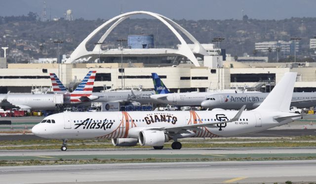 Airbus A321neo (N924VA) - Sorry for the heat distortion, middle of the day arrival at LAX