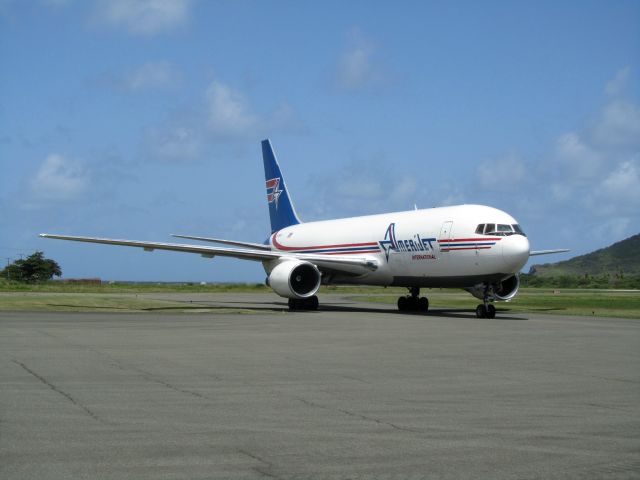 BOEING 767-200 (N739AX)