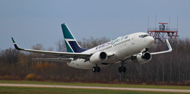 Boeing 737-700 (C-GGWJ) - Boeing 737-700 Westjet taking off from YQB to CUN! 