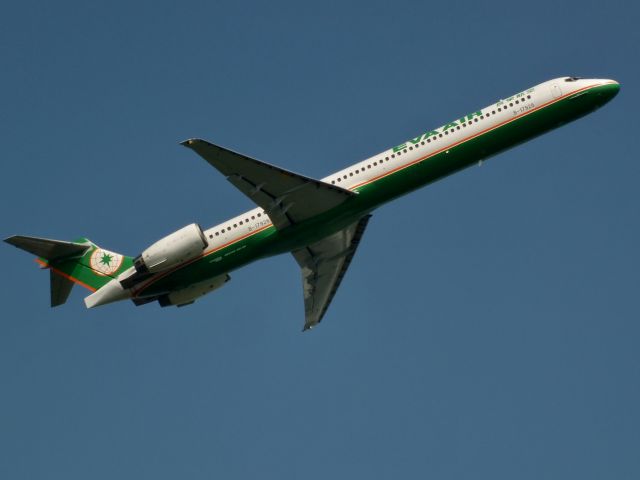 McDonnell Douglas MD-90 (B-17926)