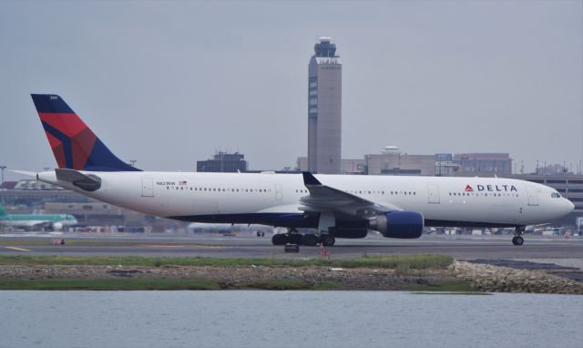 Airbus A330-300 (N821NW)