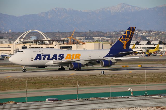 Boeing 747-400 (N472MC)