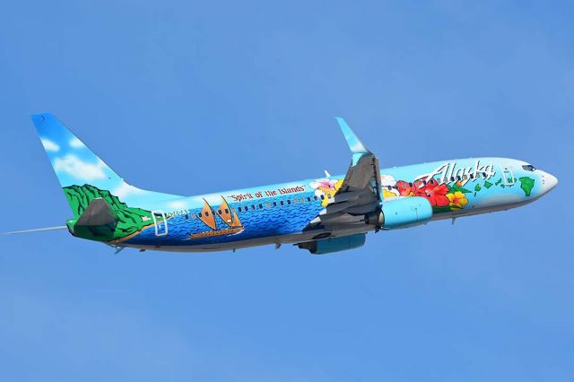 Boeing 737-800 (N560AS) - Alaska Boeing 737-890 N560AS Spirit of the Islands at Phoenix Sky Harbor on Janaury 17, 2018.