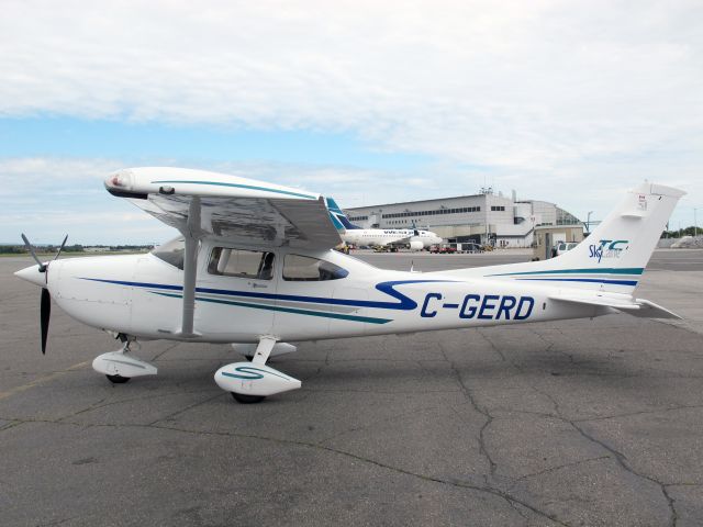 Cessna Skylane (C-GERD) - The Skylane is one of the best personal travel aircraft.