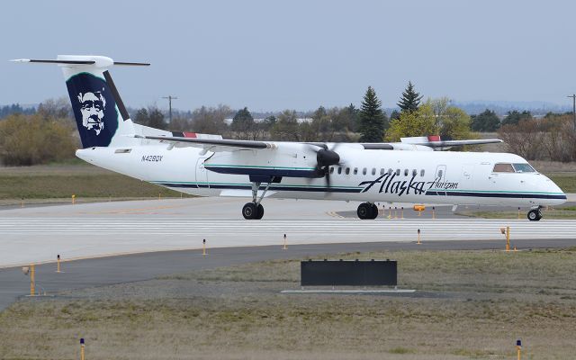 de Havilland Dash 8-400 (N428QX)