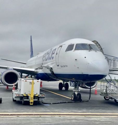 Embraer ERJ-190 (N247JB)