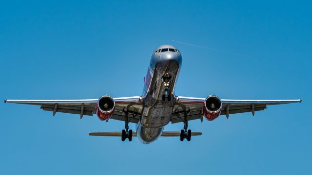 Boeing 757-200 (G-LSAI) - LS756 seconds before landing at 23R