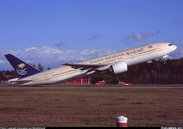 Boeing 777 (HZ-AKS)