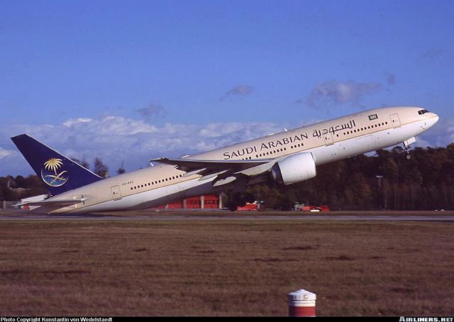 Boeing 777 (HZ-AKS)