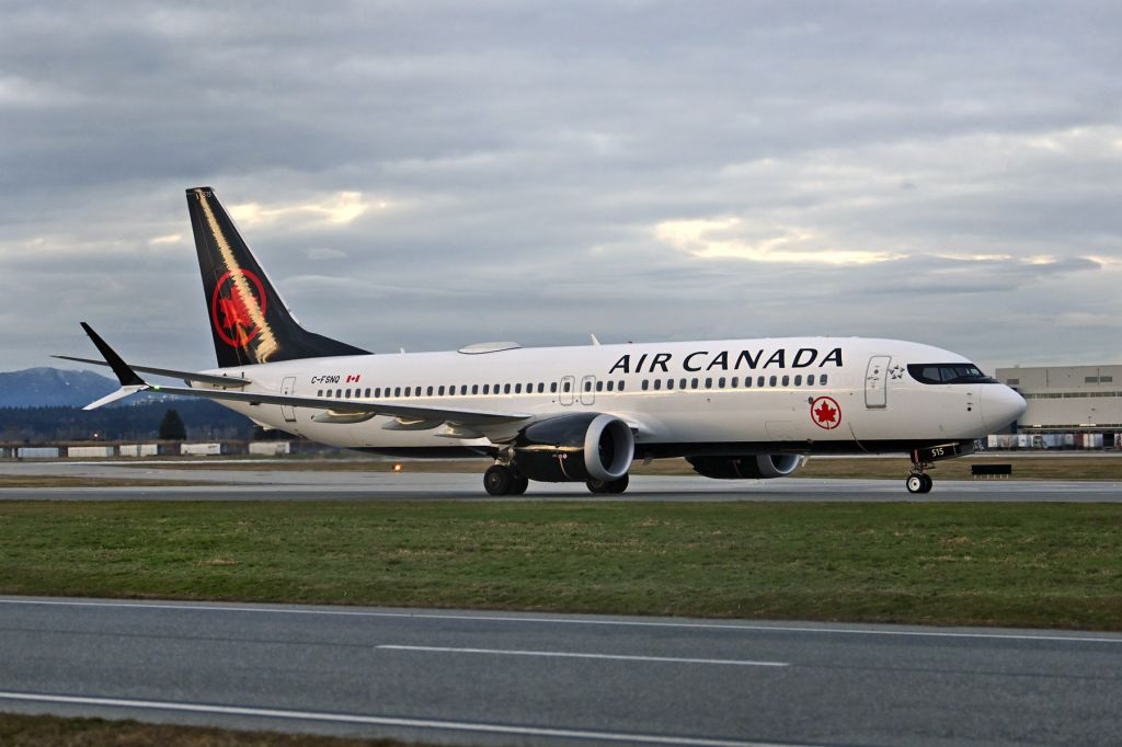 Boeing 737 MAX 8 (C-FSNQ) - MAX is back