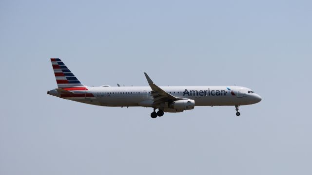 Airbus A321 (N934AA) - 7500th Airbus plane.