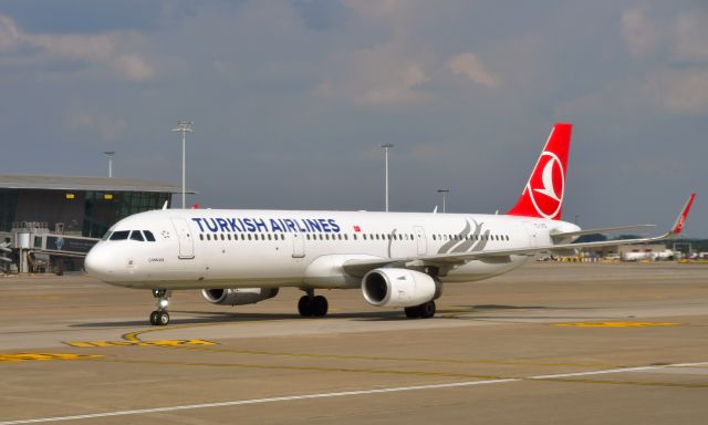 Airbus A321 (TC-JTD) - Turkish Airlines Airbus A321-231(WL) TC-JTD in Brussels 